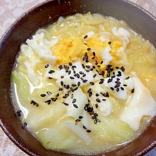 かた茹で卵のキャベツ入り即席ラーメン